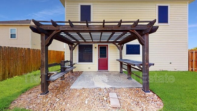 Building Photo - 2830 Horseback Dr