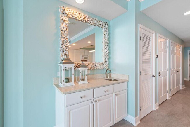 Building Photo - 365 E Beach Blvd