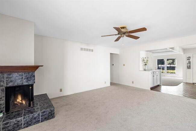 Building Photo - 1109 Brittany Pkwy