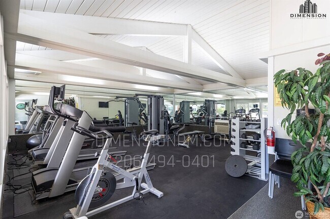 Building Photo - 1 Bedroom Condo with View in the heart of Bellvue!