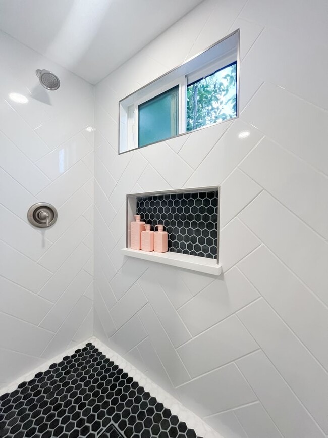 Building Photo - Open to 3 Month Short Term lease .Brand New Private Guest House for rent In Jefferson Park