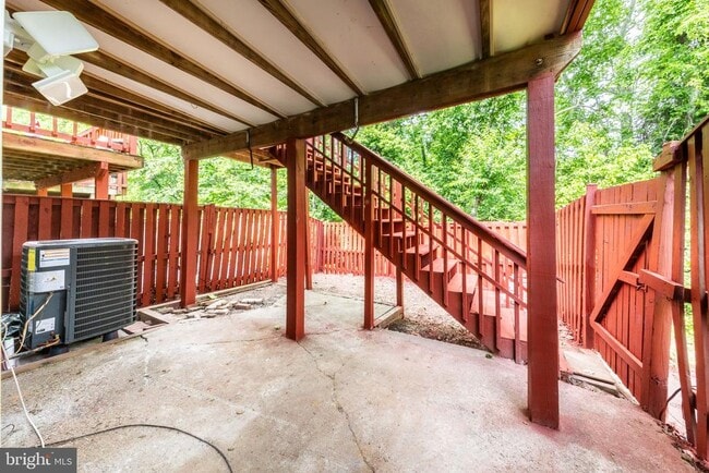 Building Photo - 344 Moseby Ct