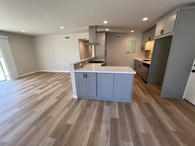Building Photo - 160 Sands Pl