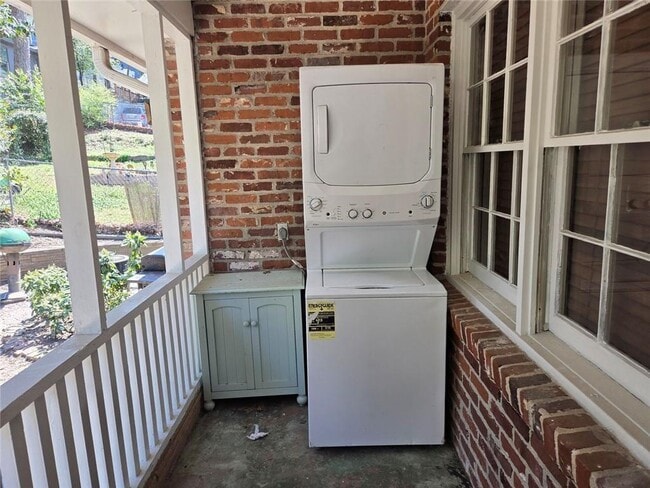 Building Photo - 1845 Monroe Dr NE