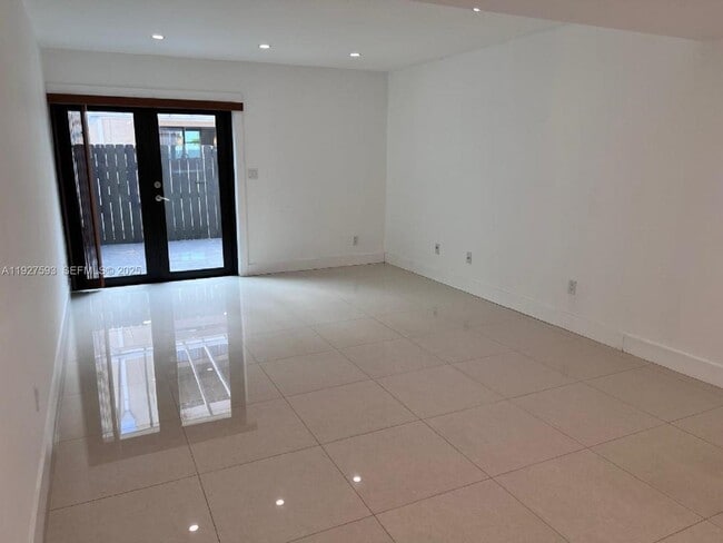 Building Photo - 6231 SW 138th Ct