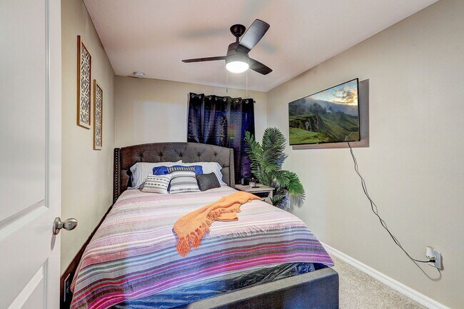 Building Photo - 12910 Utopia Gdns Wy