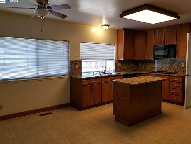 Building Photo - 3181 Camdon Ct