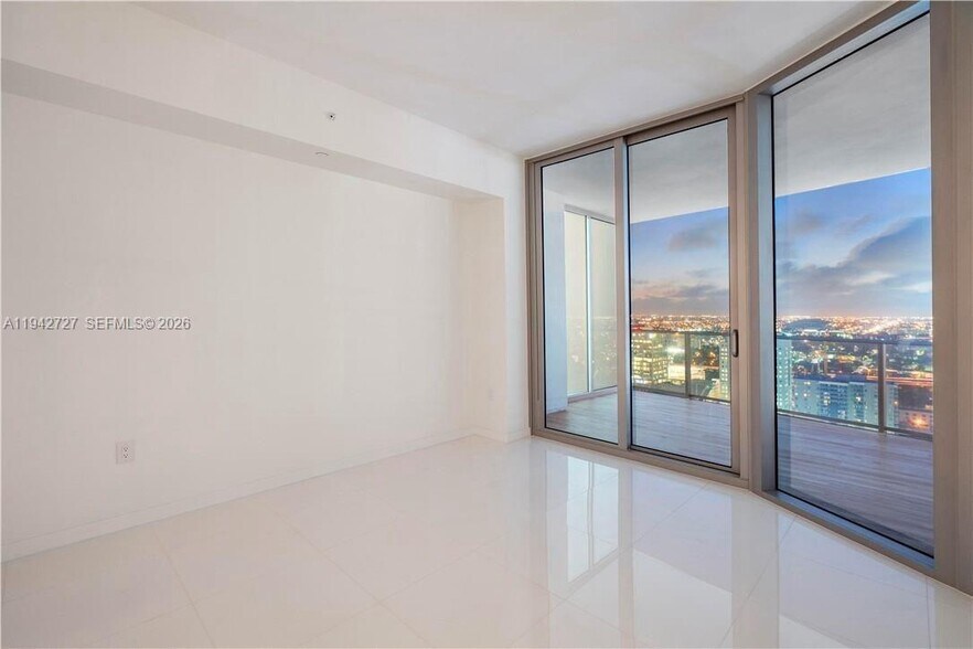 Building Photo - 851 NE 1st Ave