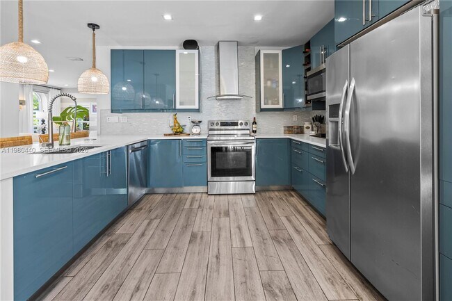 Building Photo - 1121 NE 85th St