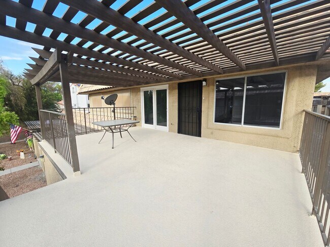 Building Photo - 1833 Plum Ct