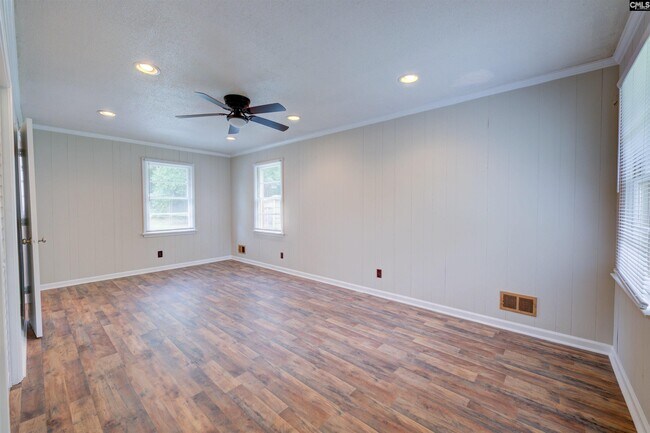 Building Photo - 5612 Kirkland St
