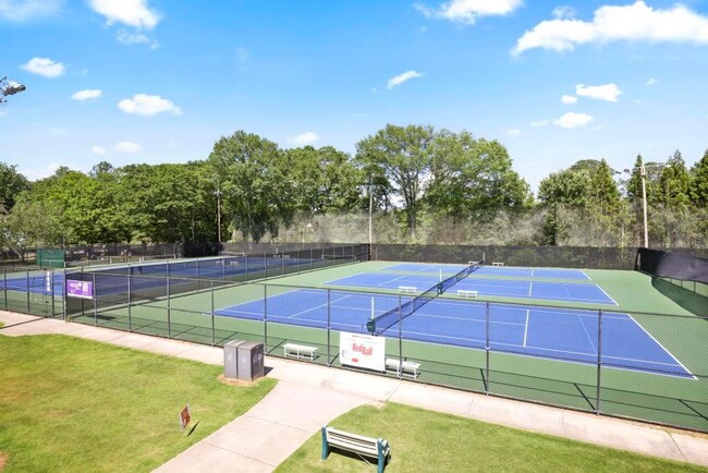 Building Photo - 121 Chestnut Cir