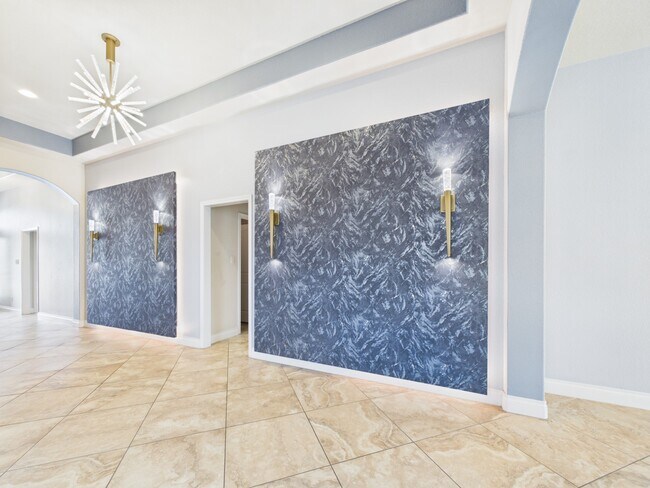 Building Photo - 2807 Naples Park Ln