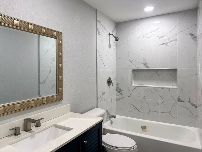 Building Photo - 4 Bedroom / 3 Full Bath / Huge Yard