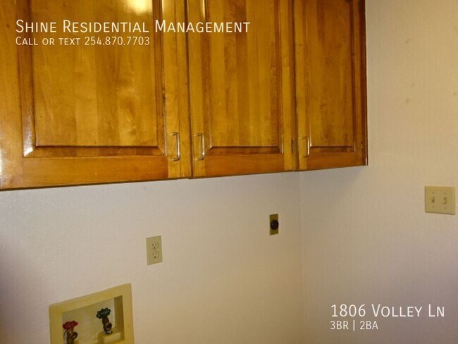 Building Photo - 1806 Volley Ln
