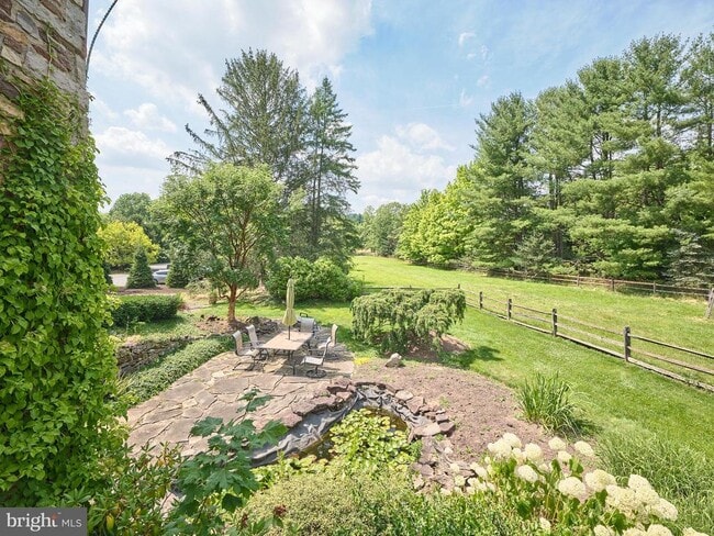 Building Photo - 5694 Carversville Rd