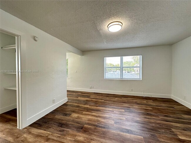 Building Photo - 1821 Thomas St