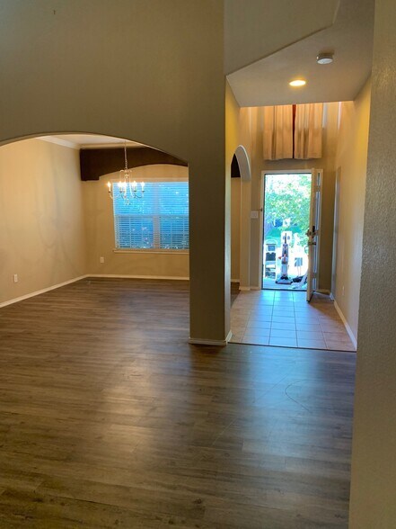 Building Photo - 9044 Sundance Trail
