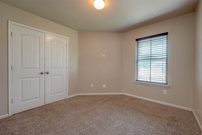Building Photo - 12 Santa Clara Dr