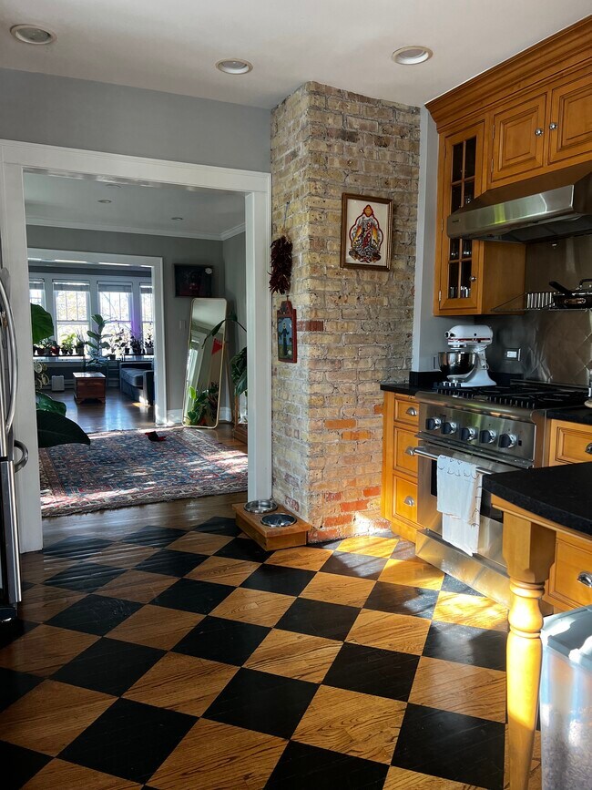 Kitchen - 2541 Ewing Ave