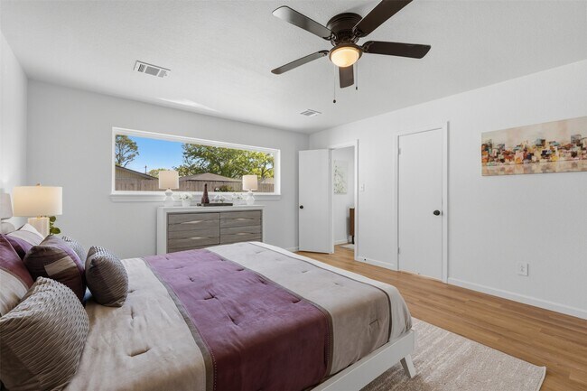 Building Photo - 5221 Libbey Dr
