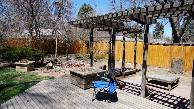 Building Photo - Charming 4 Bed, 2.5 Bath House Half Block ...