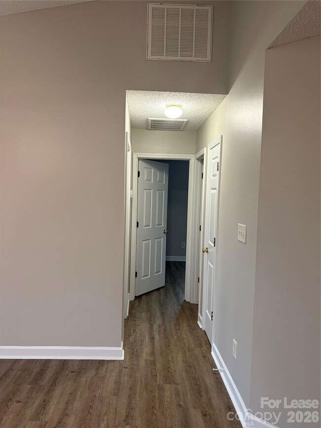 Building Photo - 4924 Aldersbrook Dr