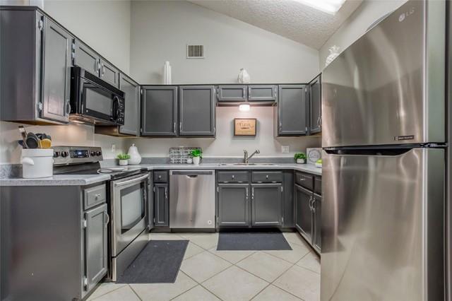 Building Photo - 1113 Oaklawn Ct
