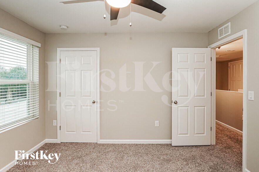 Building Photo - 924 Ambergate St