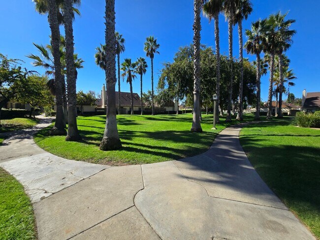 Building Photo - 3 Bedroom, 2 Bath 1374sf Detached condo in Mesa Village 92126.