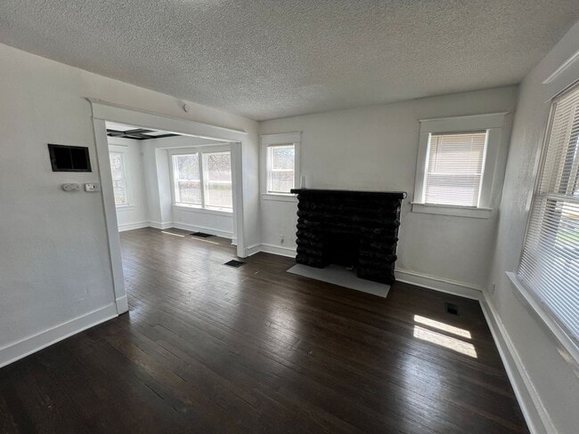 Building Photo - Inviting 3-Bedroom Home with Front Porch Charm