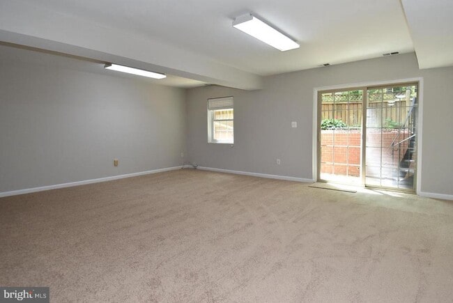Building Photo - 9758 Cardinal Rd