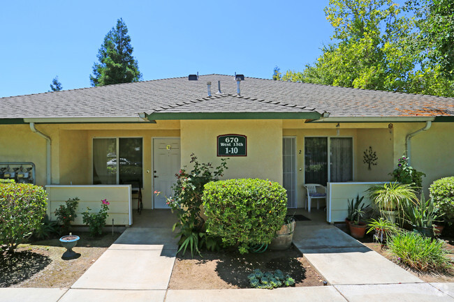 Building Photo - Sierra Meadows