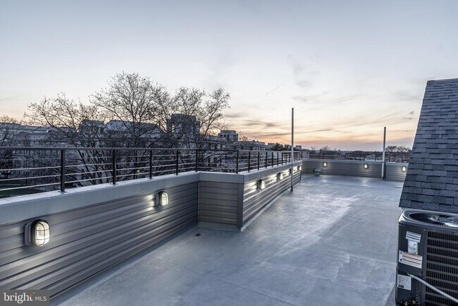 Building Photo - 2045 N College Ave