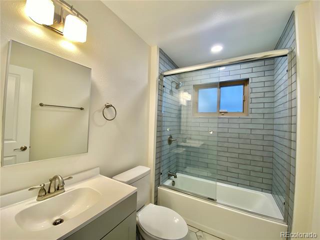 Building Photo - 3015 Pontiac St