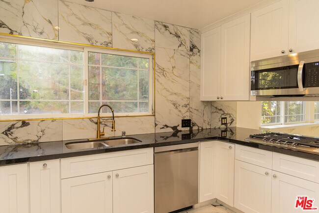 Building Photo - 5604 Valley Circle Blvd