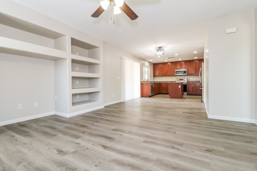 Building Photo - 7113 W Winslow Ave