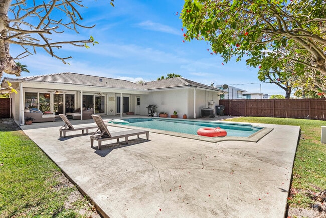 Building Photo - 401 NE 10th Terrace