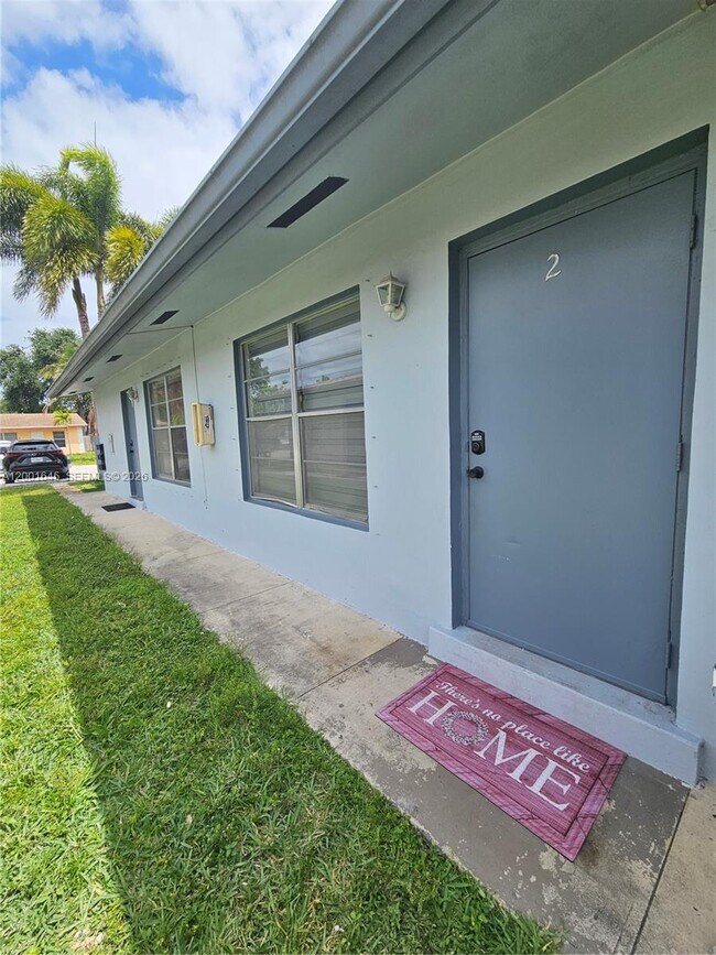 Building Photo - 700 NE 46th Ct