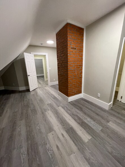 Building Photo - 1715 Kinney Ave