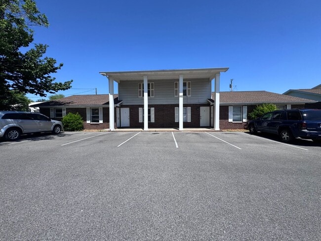 Building Photo - 107 Grogan Cir