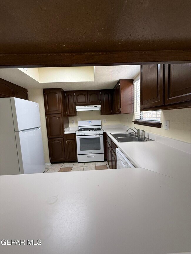 Building Photo - 12000 Ivory Gate Way