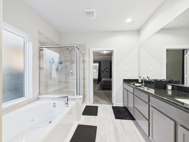 Building Photo - 11823 Maple Oak Dr