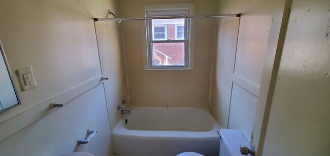 Building Photo - 2 Bedroom Duplex