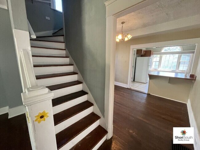 Building Photo - 6 bed 2 bath Single Family Home