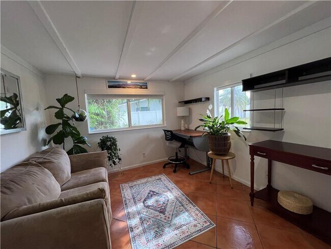 Building Photo - 1433 SE 5th Ct