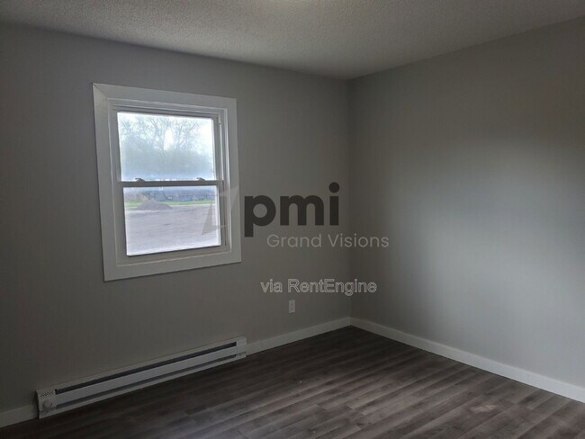 Building Photo - 465 E Main St