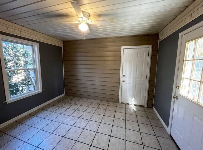 Building Photo - FOR RENT DAVIE CO!