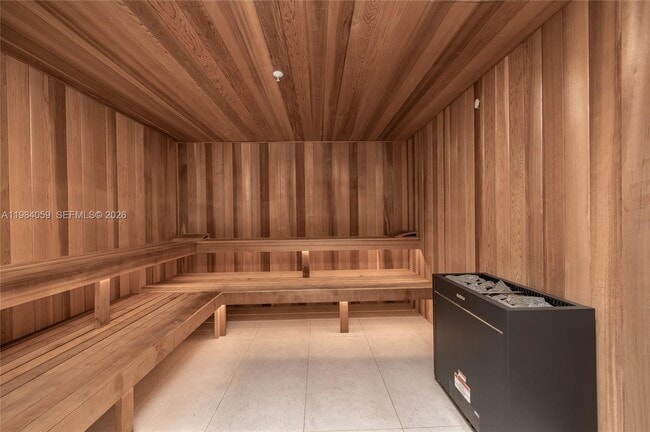 Building Photo - 700 NE 24th St