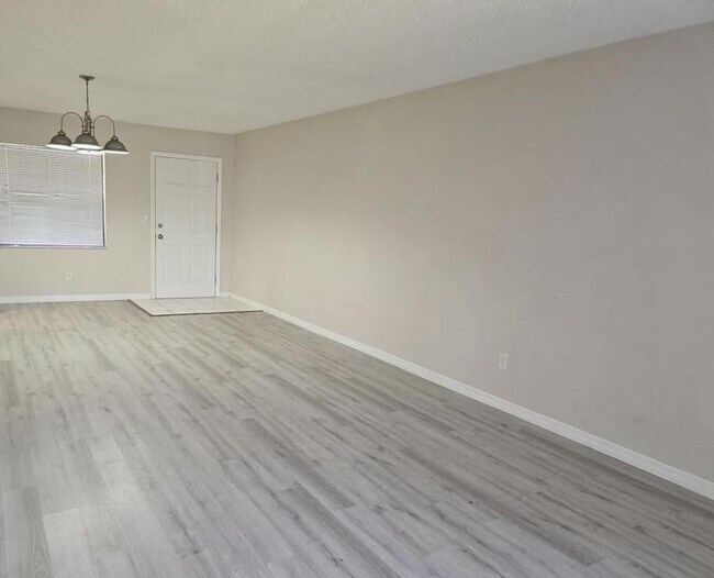 Building Photo - 216 Glenview Blvd